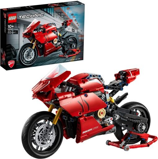 Moto costruita e montata di fronte alla confezione del set LEGO Technic Ducati Panigale V4 R 42107