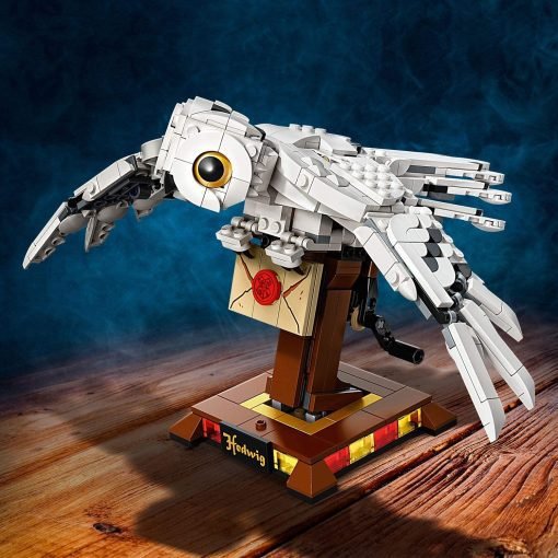 LEGO Harry Potter Edvige 75979 primo piano di Edvige con ali meccaniche