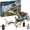 LEGO Harry Potter La Carrozza di Beauxbatons: arrivo a Hogwarts 75958 Immagine della carrozza, dei cavalli alati, delle minifigure di Hagrid, Madame Maxime, Fleur Delacour e Gabrielle Delacour di fronte alla confezione