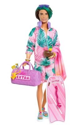 Barbie - Barbie Extra Fly, bambola Ken viaggiatore con look da spiaggia, outfit alla moda dal motivo tropicale, con tavola da surf e borsone, accessori inclusi, giocattolo per bambini, 3+ anni, HNP86