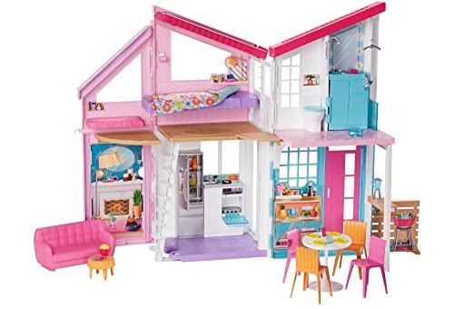 Barbie - Casa di Malibu - Playset Trasformabile con Plug-and-Play - Oltre 25 Accessori - 60 Cm - Regalo per Bambini da 3+ Anni, FXG57