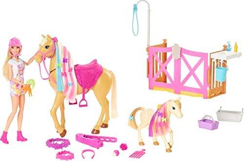 Barbie- Il Ranch di Barbie, Playset con Bambola Bionda, 2 Cavalli e Oltre 20 Accessori per Spazzolare e Coccolare gli Animali, Giocattolo per Bambini 3+Anni, HGB58, Imballaggio Sostenibile