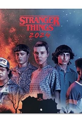 Grupo Erik: Calendario Stranger Things 2024 da Muro + Poster Regalo incluso, 12 mesi, 30x30cm FSC®, ideale come Calendario 2024 da parete, stranger things gadget o stranger things poster