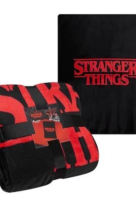 Stranger Things Coperta Pile Plaid Divano Morbida 130 x 150 cm Fluffy Blanket per Letto Singolo Hellfire Club Gadget Idea Regalo (Rosso)