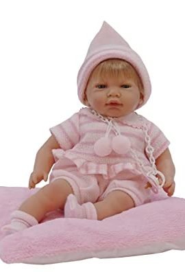 Nines Artesanals d'Onil Questa bambola apre e chiude gli occhi. Veste una simpatica tutina rosa di lana e un cappellino abbinato. Con un morbido cuscino.