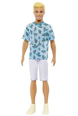 Barbie - Bambola Ken Fashionistas n. 211, dai capelli biondi con look alla moda, t-shirt con cactus, pantaloncini bianchi e sneakers, giocattolo per bambini, 3+ anni, HJT10