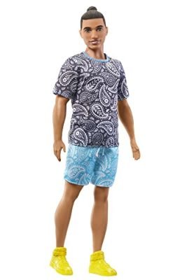 Barbie - Barbie Fashionistas, Ken doll with brown hair styled in a sleek chignon, t-shirt and shorts featuring a cashmere pattern, outfits and accessories, toy for children aged 3+ years, HJT09