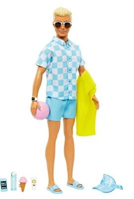 Barbie - Blonde Ken with a light blue swimsuit and blue shirt, doll with visor, beach towel, sandals featuring the Ken logo, and plenty of beach accessories—perfect toy for kids aged 3+, HPL74