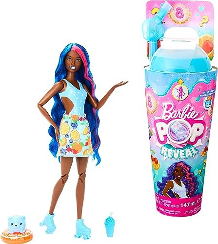 Barbie - Pop Reveal Serie Frutta, bambola a tema punch di frutta con 8 sorprese profumate e con effetto cambia colore, cucciolo e accessori Slime inclusi, giocattolo per bambini, 3+ anni, HNW42