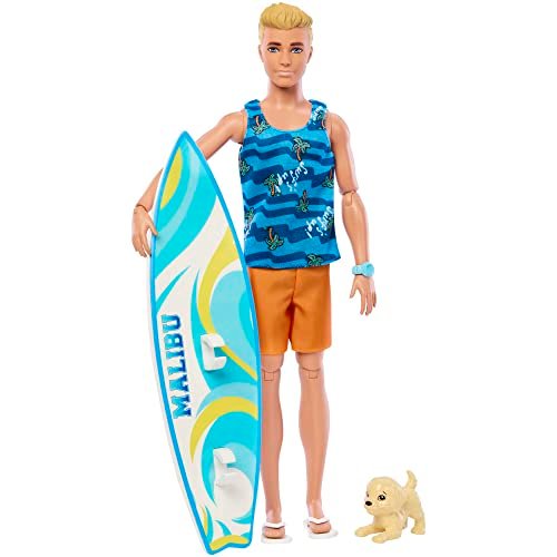 Barbie - Set Ken biondo con tavola da surf e cagnolino, include una bambola con costume sportivo, infradito a tema e tanti accessori da spiaggia, giocattolo per bambini, 3+ anni, HPT50