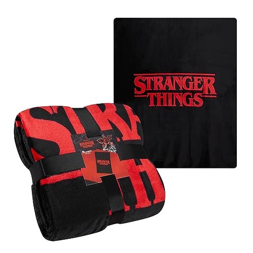 Stranger Things Coperta Pile Plaid Divano Morbida 130 x 150 cm Fluffy Blanket per Letto Singolo Hellfire Club Gadget Idea Regalo (Rosso)