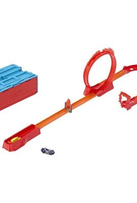 Hot Wheels - Hot Wheels Fire-Themed Track with 1 Car, 16 Track Pieces & Stunt Components in a Stackable Package, Toy for Kids Aged 4+ Years, HMC04